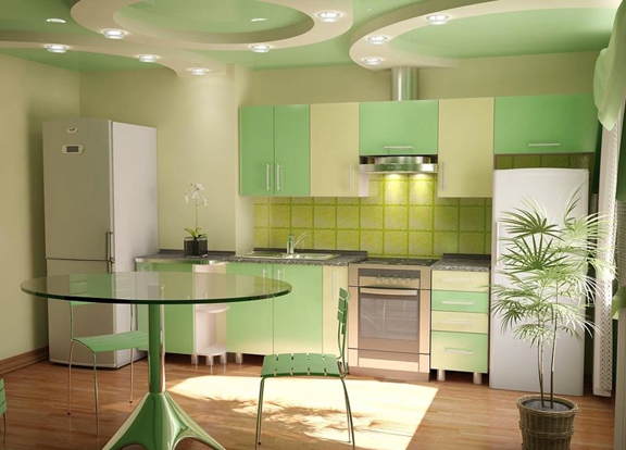 Зеленая кухня с двухуровневым потолком