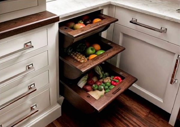 Ящики для овощей и фруктов внутри кухонной мебели